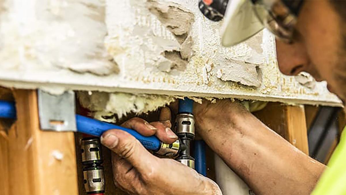 close up of someone installing EvoPEX