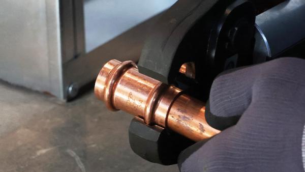 SharkBite Copper Press Couplings offer a secure, flame-free solution for joining copper pipes in residential, commercial, and industrial systems. 