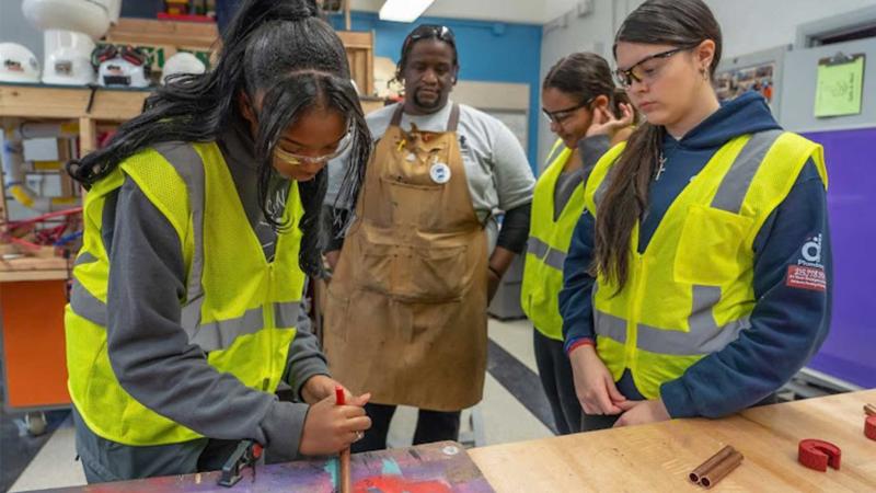 evin-jarrett-teaches-students