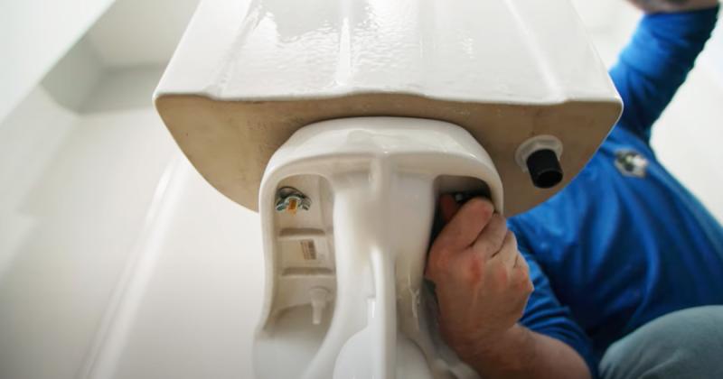 toilet-bolts-install